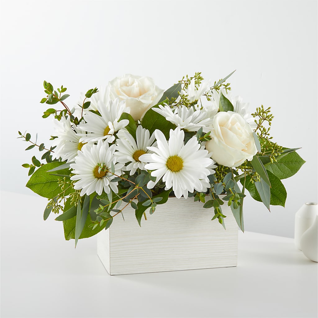 Fresh Linen Box Bouquet – BUEHLER'S FLORAL, Wooster OH